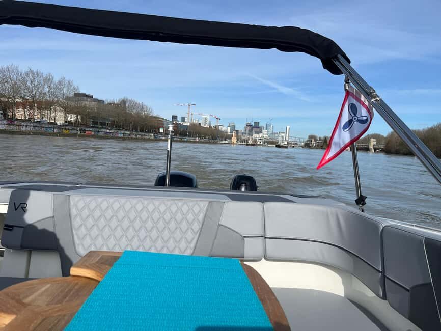 Paris : croisière privée Seine, bateau moderne - 2 heures - Your Bayliner VR5 boat: what that means for comfort and views