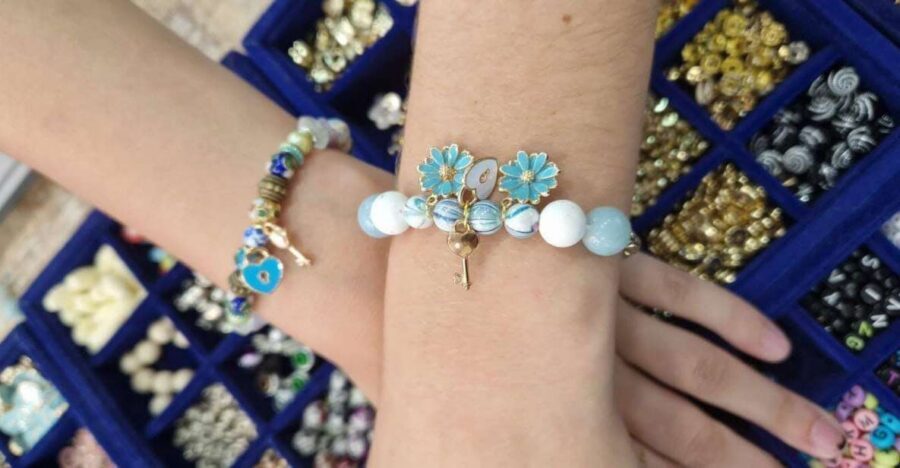 Paris: Custom Souvenir Bracelet Workshop - Value at around $42 for a one-hour custom souvenir