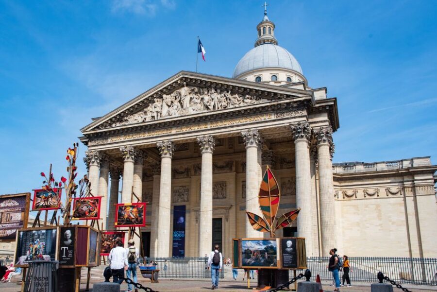 Paris: E-bike tour - Monumental and Hidden Paris - 3rd Arrondissement and Contrescarpe: where the edges feel real