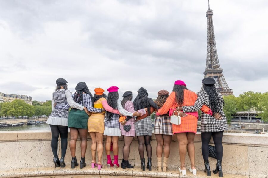 Paris: Eiffel Area Private Photoshoot - Why this 25-minute Eiffel photoshoot feels like value