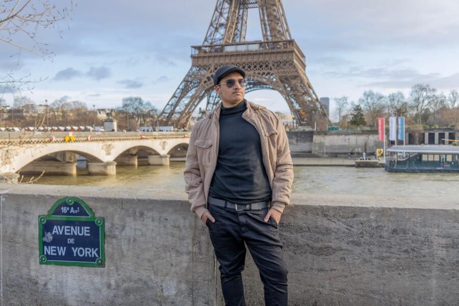 Paris: Eiffel Area Private Photoshoot - Walking along the Seine: the river adds depth you can feel