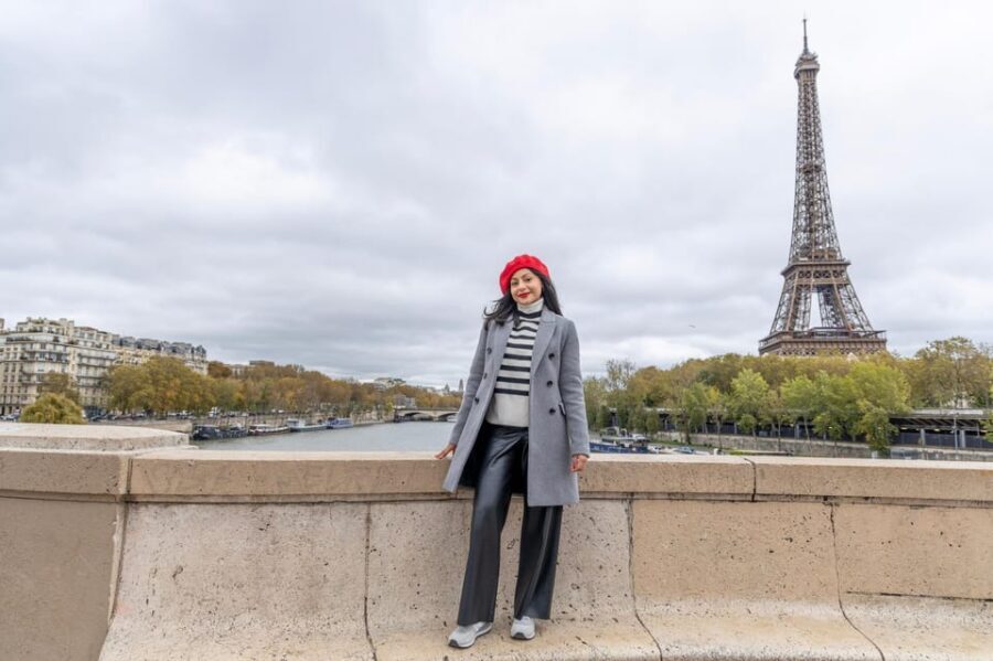 Paris: Eiffel Area Private Photoshoot - How the photographer makes posing feel natural (and not awkward)
