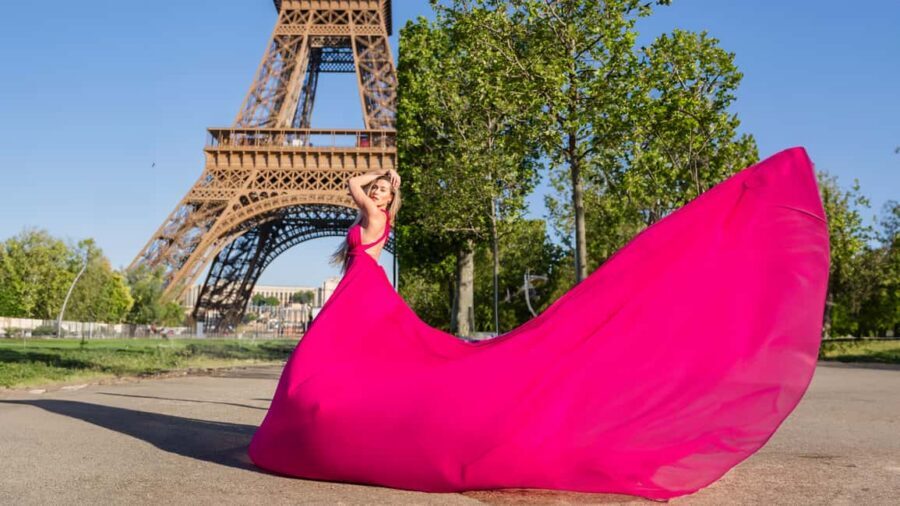 Paris: Eiffel Tower Flying-Dress Photoshoot jonadress - A Flying-Dress Paris Shoot at Pont d’Iéna and the Trocadéro