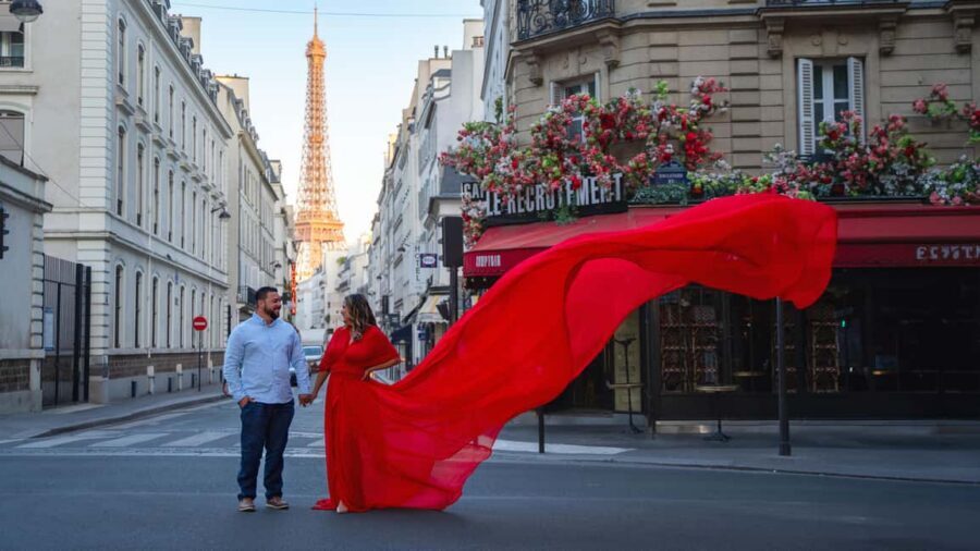 Paris: Eiffel Tower Flying-Dress Photoshoot jonadress - Who Should Book This Flying-Dress Session?