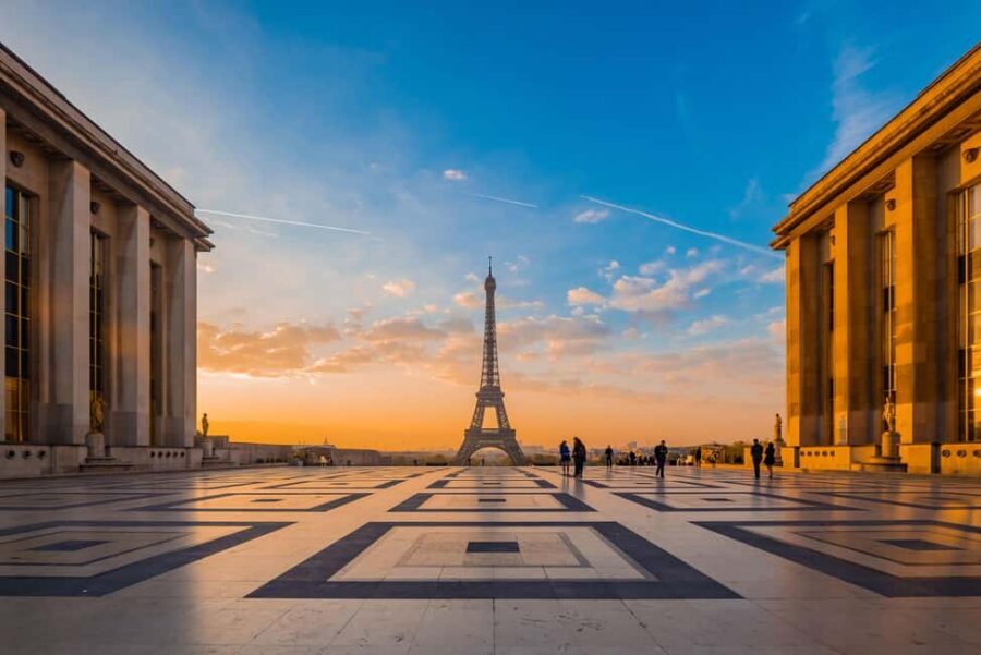Paris: Eiffel Tower Guided Tour|Summit & second floor access - Entering the Eiffel Tower: security, timing, and why the start matters