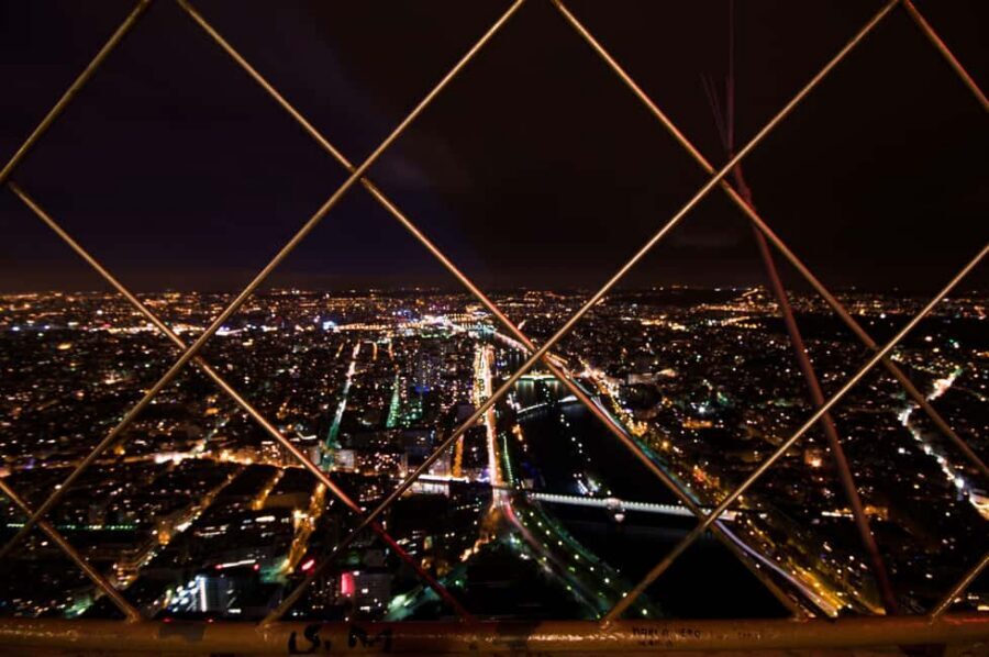 Paris: Eiffel Tower Guided Tour|Summit & second floor access - Free time after the big moments: photos, souvenirs, and a breather