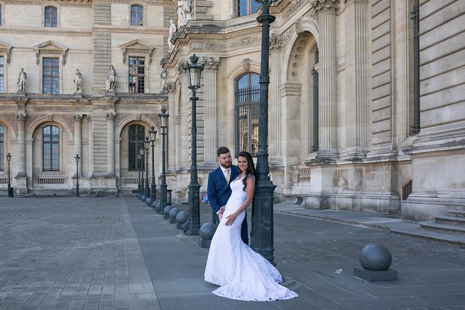 Paris Eiffel Tower Photoshoot Professional Photographer Private - Price and value for a group up to 7 people