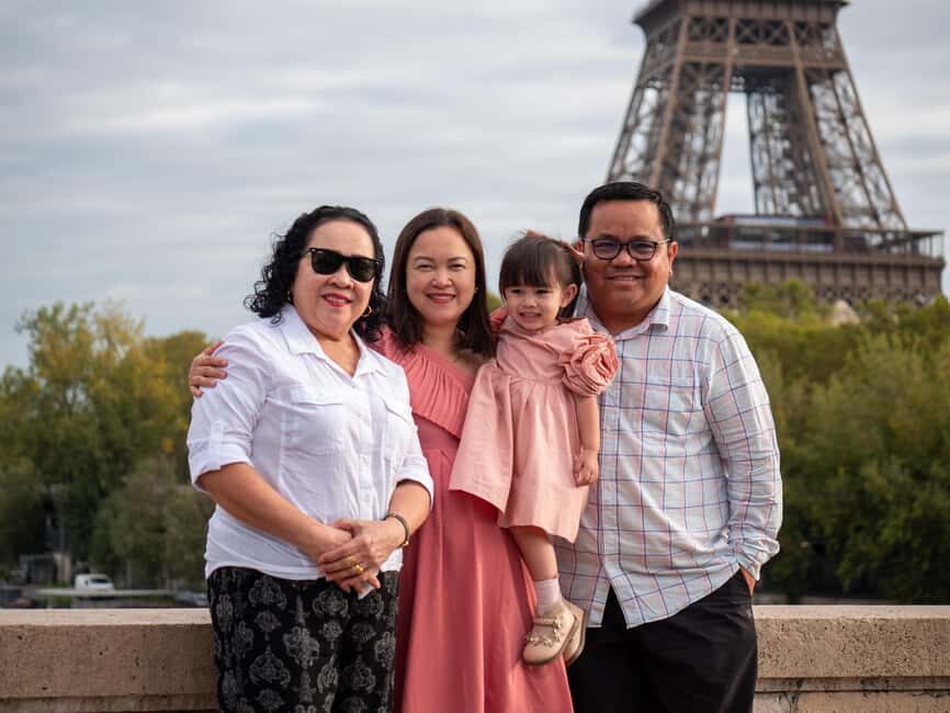 Paris: Eiffel Tower Private Photoshoot Experience - Premium option: bridge shots, then a second Seine viewpoint