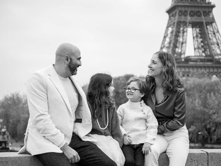 Paris: Eiffel Tower Private Photoshoot Experience - Standard vs Premium: choosing the right amount of time and photos