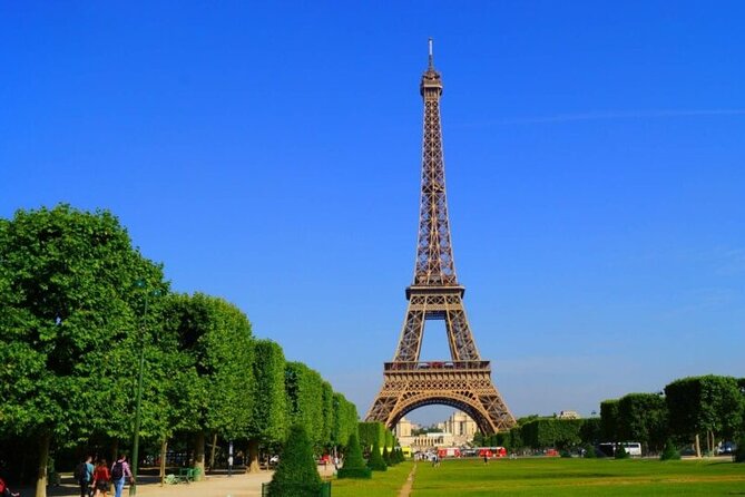 Paris: Eiffel Tower Summit Small-Group Guided Tour Max 6 People - Why the Eiffel Tower Summit tour feels different with a max of 6