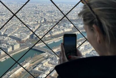 Paris: Eiffel Tower Summit Small-Group Guided Tour Max 6 People - From Av. de la Bourdonnais: meeting, elevator access, and first views