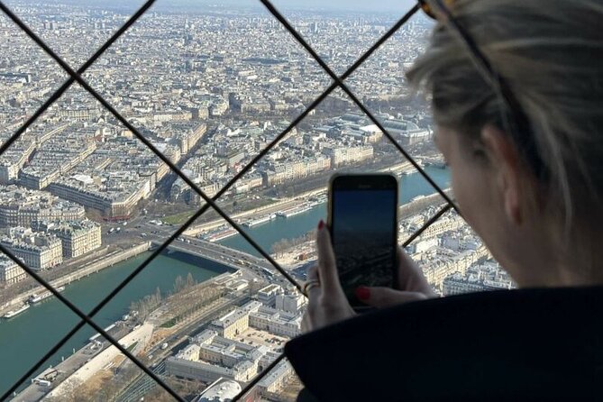 Paris: Eiffel Tower Summit Small-Group Guided Tour Max 6 People - From Av. de la Bourdonnais: meeting, elevator access, and first views