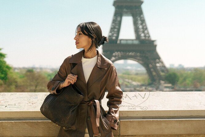 Paris: Eiffel Tower Vintage Photoshoot - Trocadéro Start: the fastest route to Eiffel looks