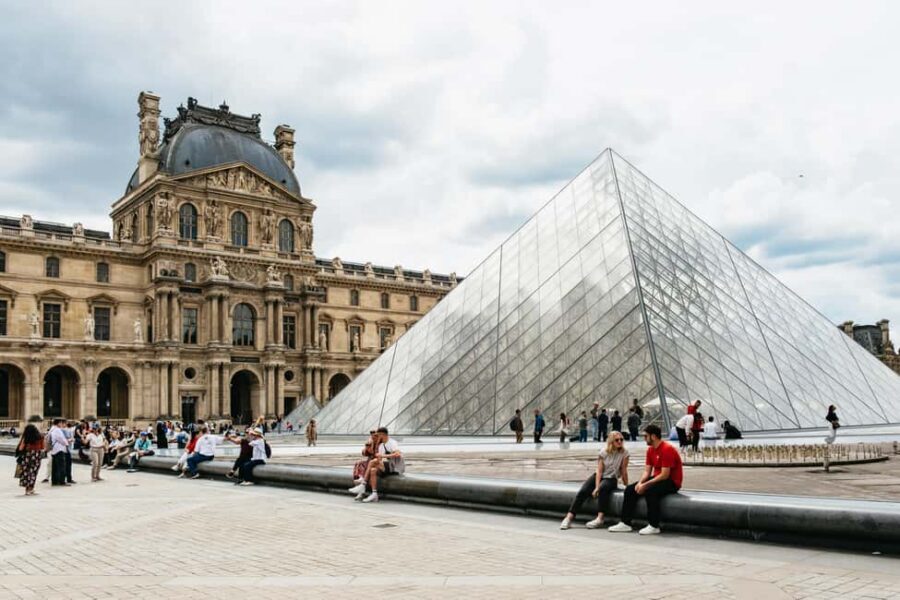 Paris: Emily TV Show Locations Guided Walking Tour - A Paris Walk Built for Emily-Style Photos