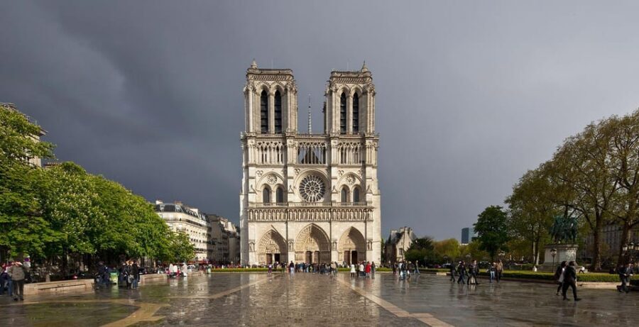 Paris: Eternal Notre-Dame VR Experience Ticket - Finding Eternal Notre-Dame Under La Défense (No, it’s not at the cathedral square)