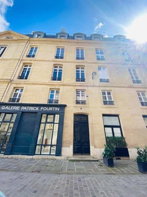 Paris: Explore the City Like Emily Tour - Filming Locations - Moving Through Charming Neighborhoods (And What the Guide Does With It)