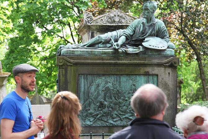 Paris: Famous Graves of Pere Lachaise Cemetery Guided Tour - Quick hits