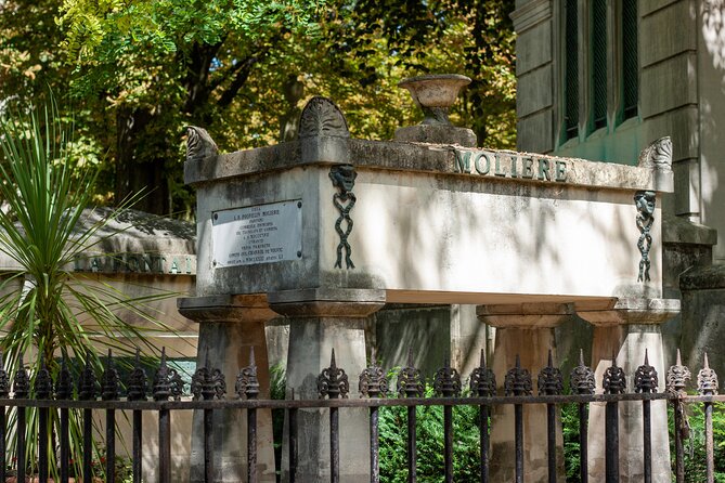Paris: Famous Graves of Pere Lachaise Cemetery Guided Tour - Love, legend, and tragedy: Heloïse and Abelard’s single tomb