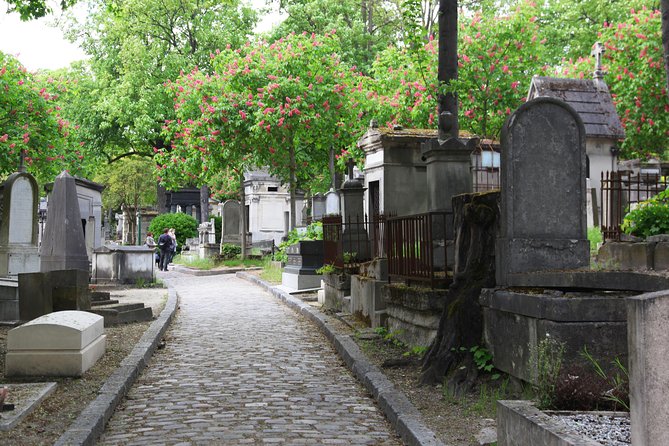 Paris: Famous Graves of Pere Lachaise Cemetery Guided Tour - Walking conditions: hills, cobblestones, and what to wear