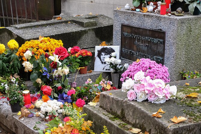 Paris: Famous Graves of Pere Lachaise Cemetery Guided Tour - What you should know before you book