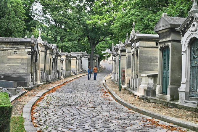 Paris: Famous Graves of Pere Lachaise Cemetery Guided Tour - Meeting at Alexandre Dumas: how the 2-hour walk actually plays out
