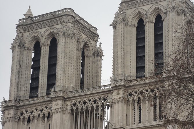 Paris First Time Private Tour with Notre Dame, Montmartre & Arc de Triomphe - Arc de Triomphe included: a viewpoint stop with a pro in control