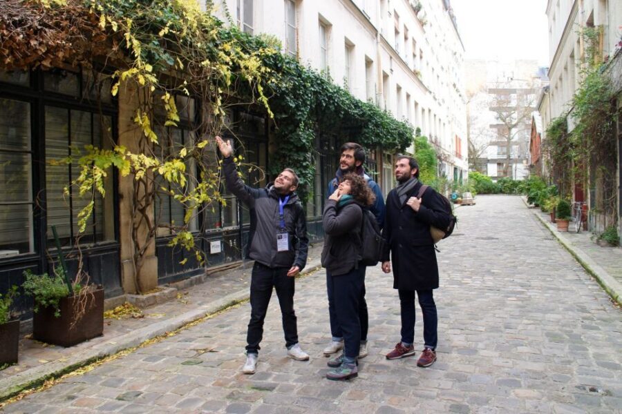 Paris: Food Market Tour in Bastille - Outdoor mix: fruit sellers paired with antique dealers