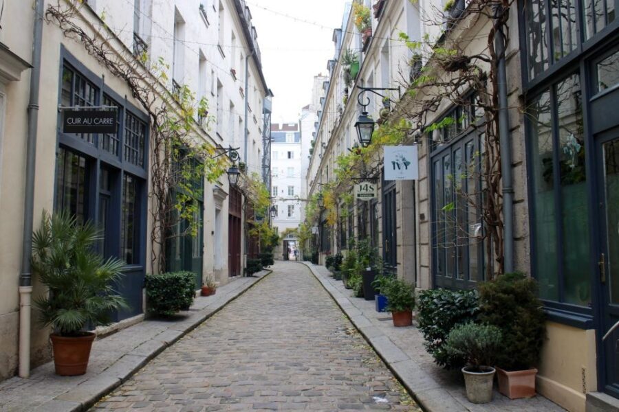 Paris: Food Market Tour in Bastille - Wine, French Revolution stories, and the art of vendor conversation