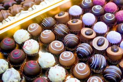 Paris Food Tour Small-Group Gourmet Experience with Lunch & Wine Tasting - Lunch at a Typical Parisian Café (and Why Midday Matters)