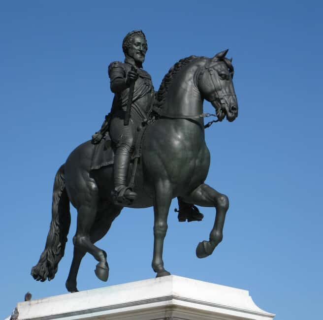 Paris: French Monarchy Intrigues Walking Tour - The Louvre finale: why this tour pairs so well with a museum ticket