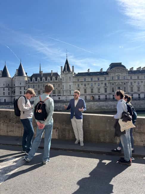 Paris: French Monarchy Intrigues Walking Tour - Timing and walking: how to plan your day around 2.5 hours