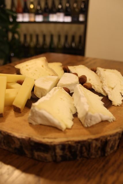 Paris: French Wine and Cheese Guided Tasting - Your lineup: 2 whites, 2 reds, and Champagne paired with 5 cheeses