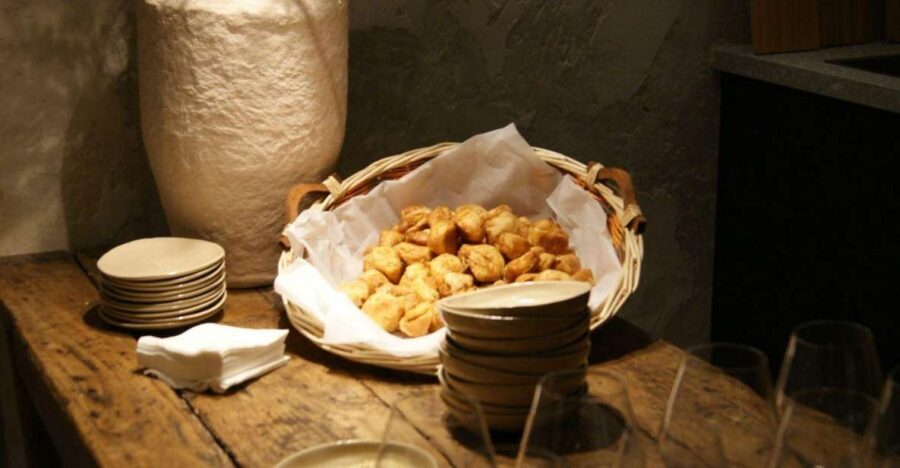 Paris : French wine tasting in Montmartre - Finding Les Piqueurs in Montmartre