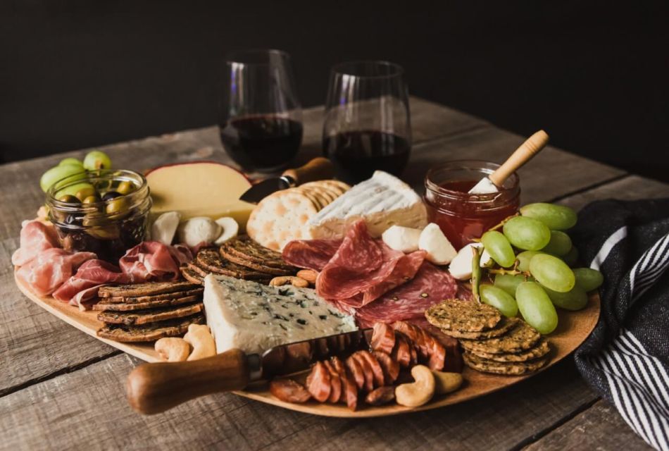 Paris: Gastronomic Private Walking Tour with Food Tastings - Why Le Marais works for a 3-hour food tour