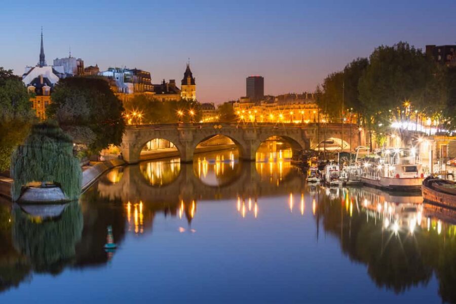 Paris: Ghosts and Dark Stories Guided Walking Tour - Key things that make this tour worth your time