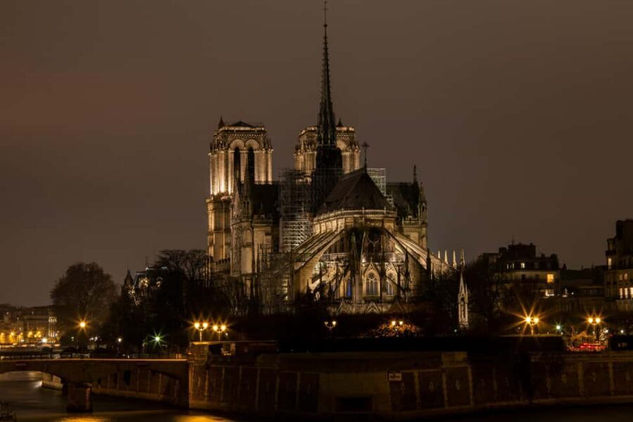 Paris: Ghosts and Dark Stories Guided Walking Tour - Sainte-Chapelle’s spectral monks: why faith and ghosts belong together here