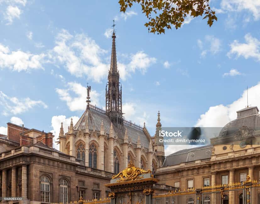 Paris: Ghosts and Dark Stories Guided Walking Tour - Guide style and pacing: humor helps, but content can vary