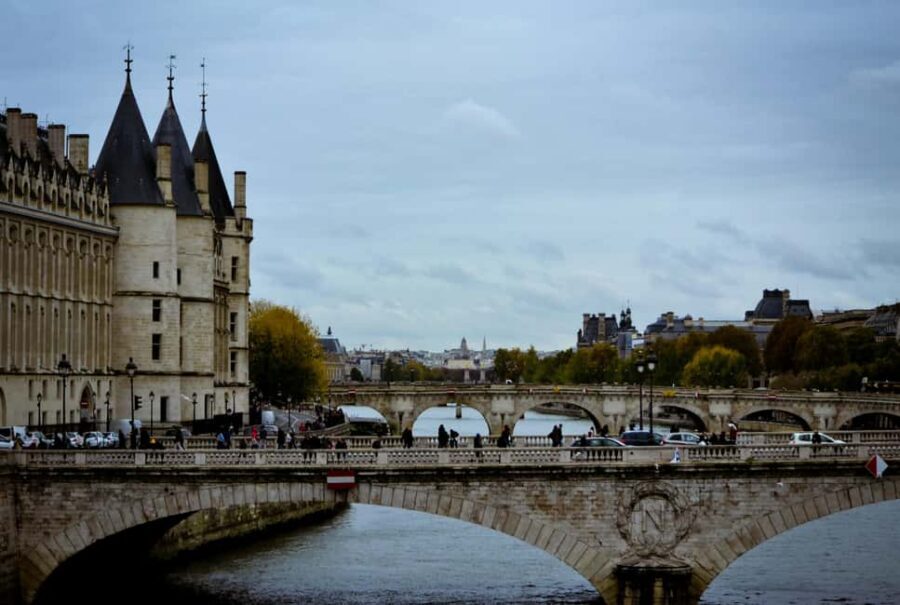 Paris: Ghosts and Dark Stories Guided Walking Tour - Practical tips for a rain-or-shine ghost walk