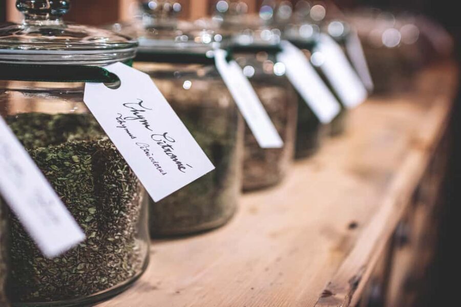 Paris gin making workshop in English - Choosing botanicals like a maker, not a tourist