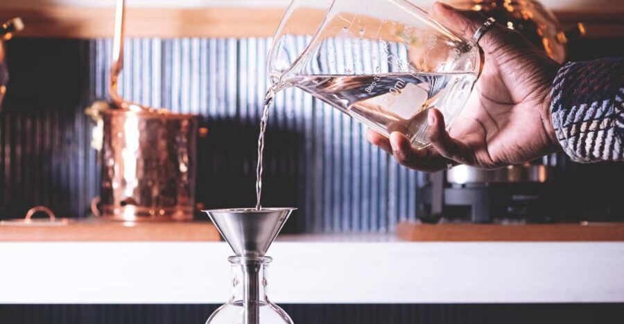 Paris gin making workshop in English - Gin styles and tastings: learning by comparison