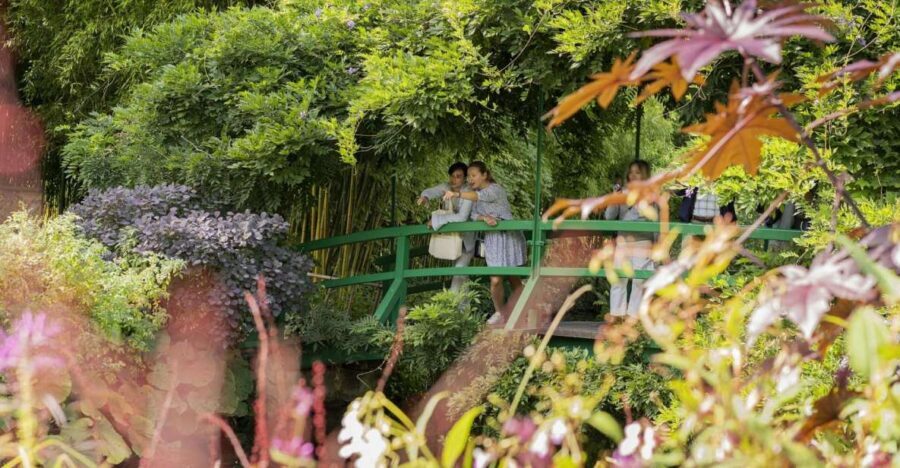Paris: Giverny & Versailles Small Group or Private Tour - Group Size, Pickup, and the Meeting Point That Can Save Your Day