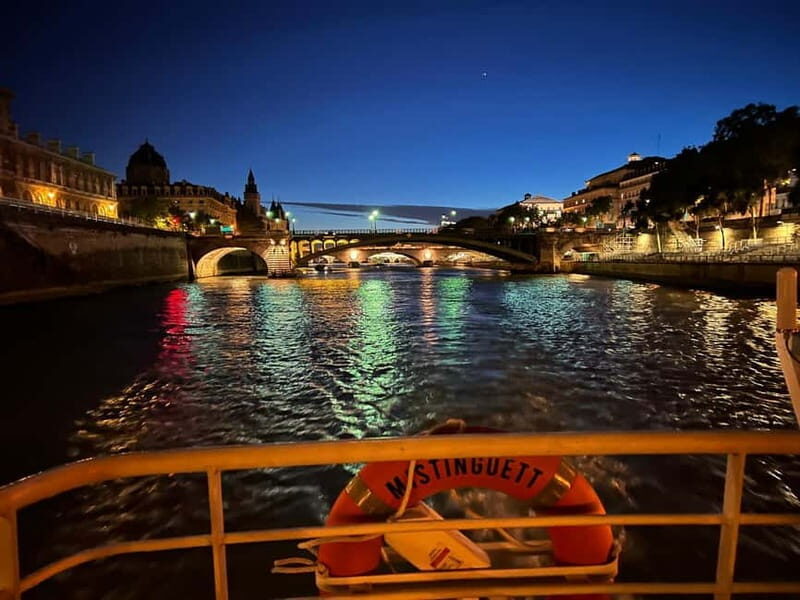 Paris: Gourmet 3-Course Dinner Cruise with French Wine - Dinner, wine, and what you should expect at your table
