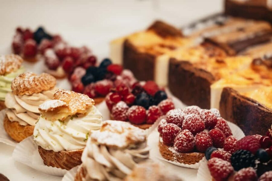 Paris: Gourmet Food Tour with Over 10 Tastings and Wine - Macarons and the Meilleur Ouvrier de France craft story