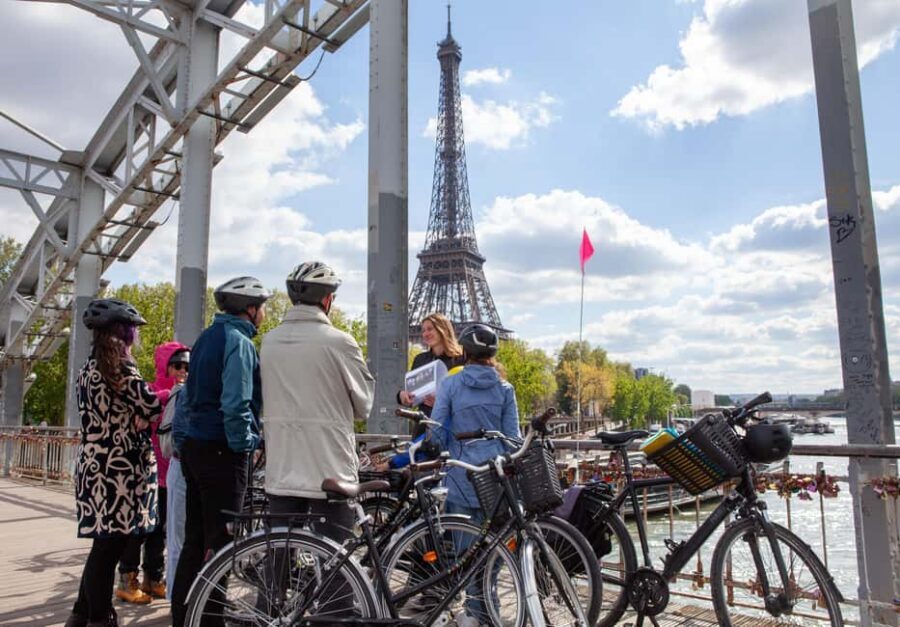 Paris: Guided bike tour - Greatest monuments of the capital - Riding the Seine corridor: from Le Marais to the Îles