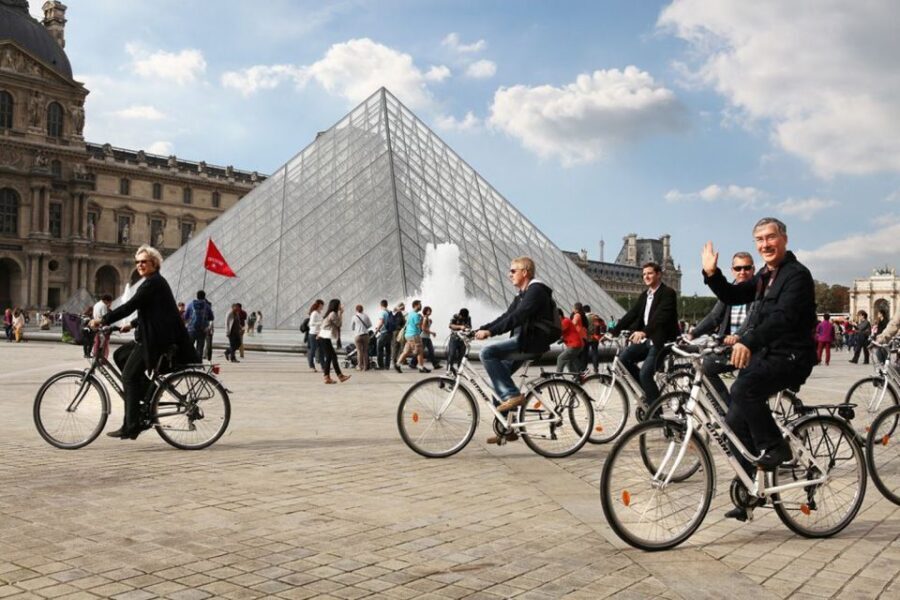 Paris: Guided bike tour - Greatest monuments of the capital - Musée d’Orsay, Musée du quai Branly, and the green wall moment
