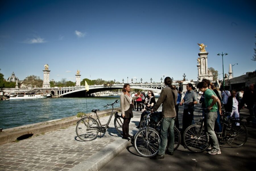 Paris: Guided bike tour - Greatest monuments of the capital - Grand Palais, Louvre area views, and quick breaks that don’t waste your time