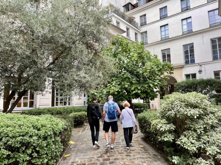Paris: Guided Champagne & Food Tour in St-Germain-des-Pres - Key highlights worth penciling in