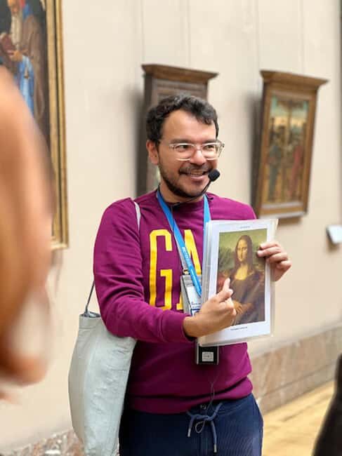 Paris: Guided tour in PORTUGUESE at the Louvre-semi-private - The 2-hour highlight run: Mona Lisa, Nike of Samothrace, Venus de Milo