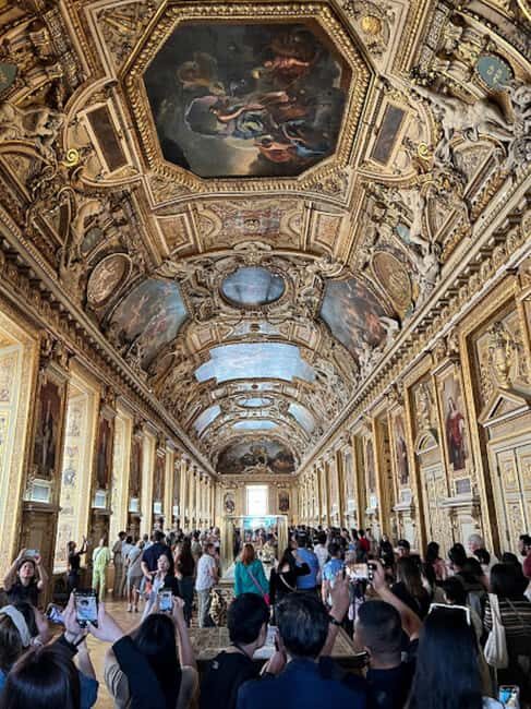 Paris: Guided tour in PORTUGUESE at the Louvre-semi-private - Price and value: Is $143 for 2 hours fair?