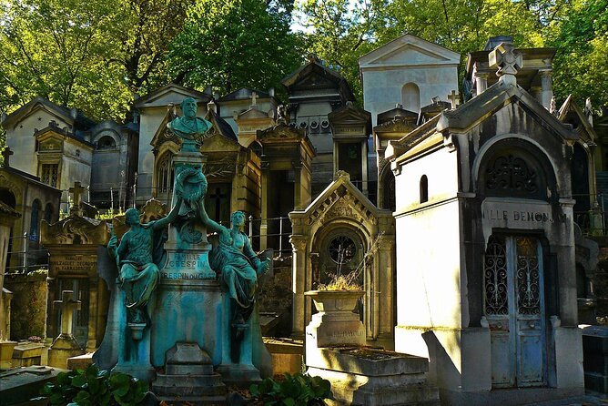 Paris: Haunted Père Lachaise Cemetery Guided Tour - Why Père-Lachaise Works Better With a Guide Than Alone